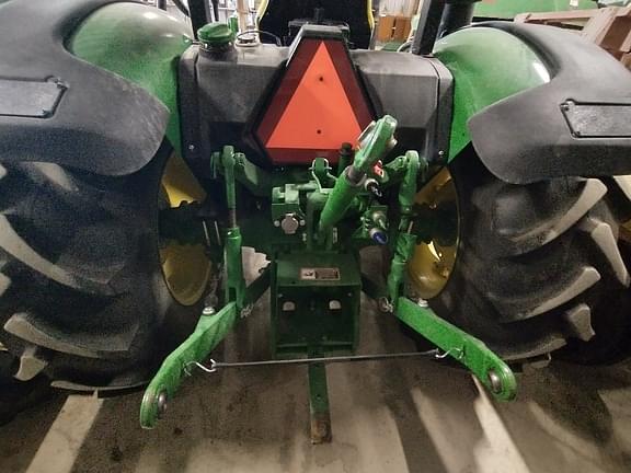 Image of John Deere 5045E equipment image 4