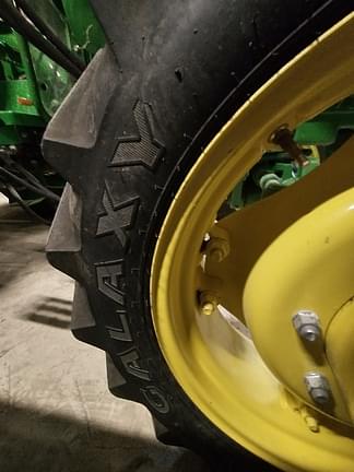 Image of John Deere 5045E equipment image 3