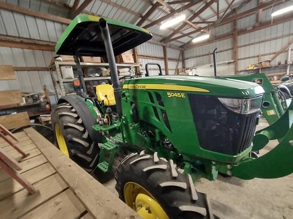 Image of John Deere 5045E equipment image 2