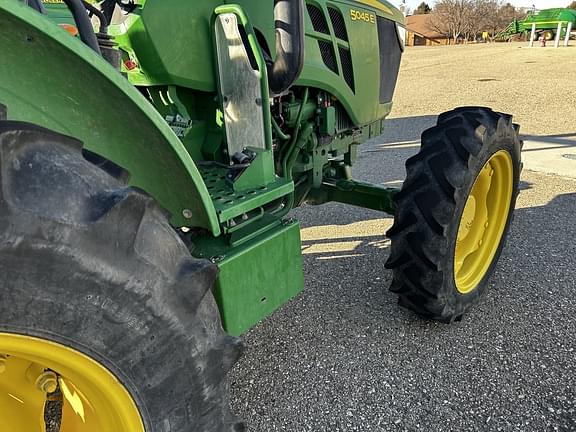 Image of John Deere 5045E equipment image 3