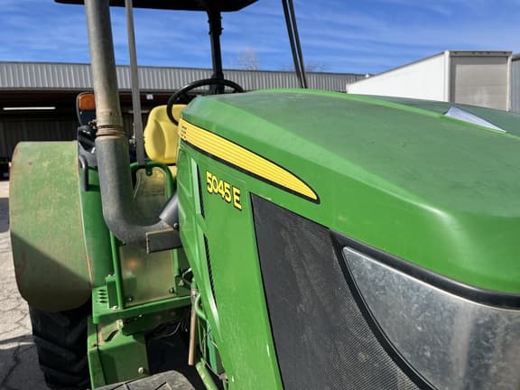 Image of John Deere 5045E equipment image 1