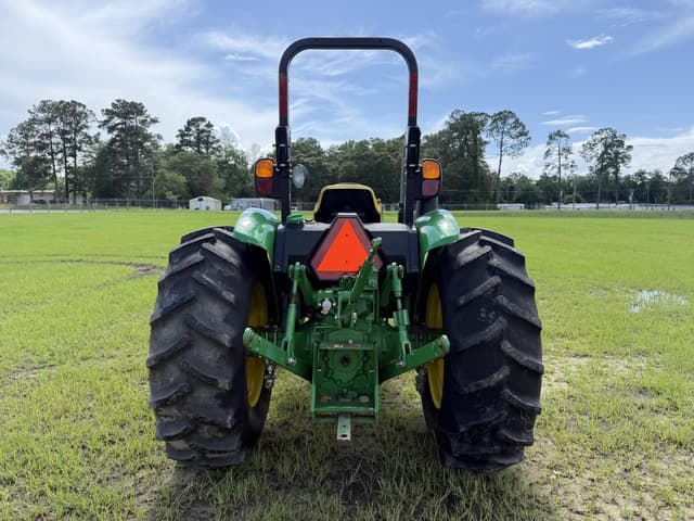 Image of John Deere 5045E equipment image 3