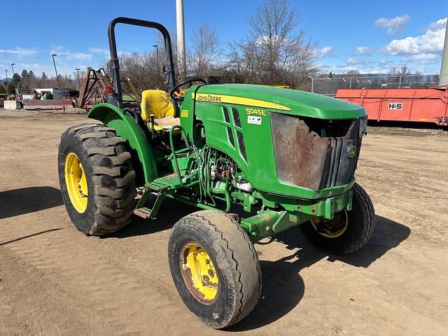 Image of John Deere 5045E equipment image 2