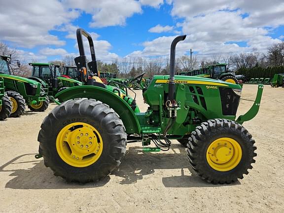Image of John Deere 5045E equipment image 4
