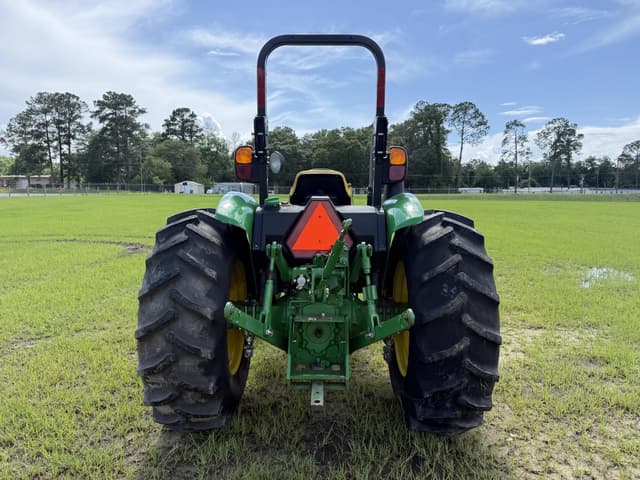 Image of John Deere 5045E equipment image 3