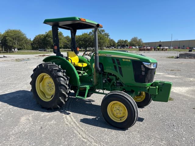 Image of John Deere 5045E equipment image 4