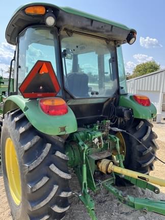 Image of John Deere 5055E equipment image 4