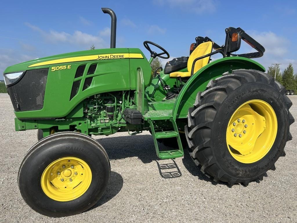 2017 John Deere 5055E Equipment Image0