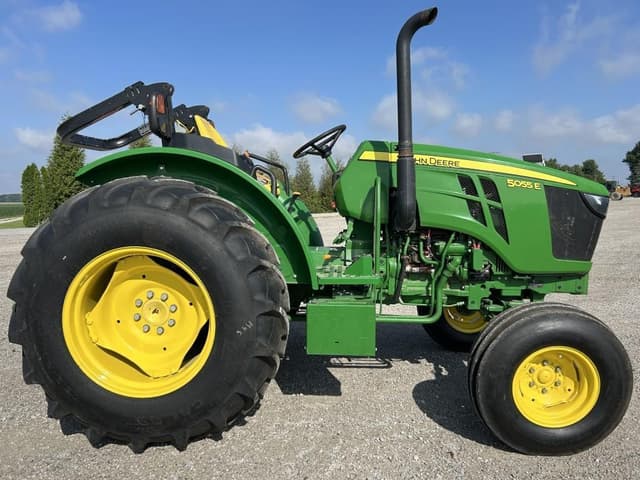 Image of John Deere 5055E equipment image 3