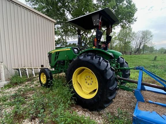 Image of John Deere 5055E equipment image 3