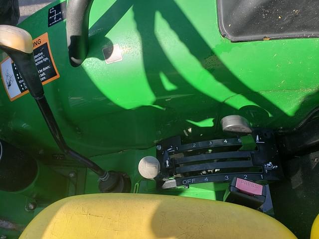 Image of John Deere 5055E equipment image 3