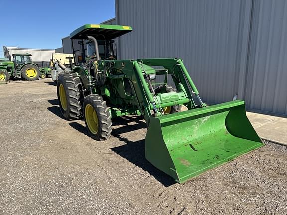 Image of John Deere 5055E equipment image 4