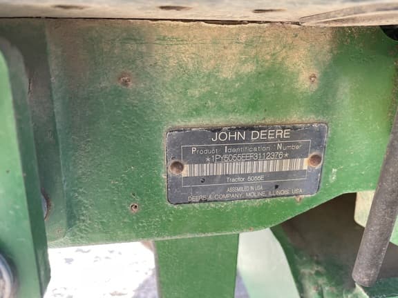 Image of John Deere 5055E equipment image 4