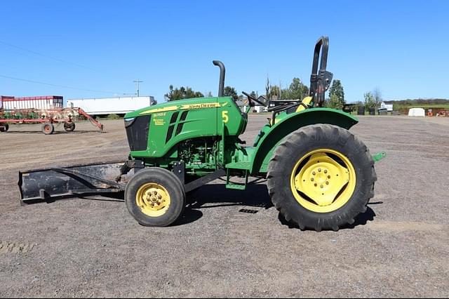 Image of John Deere 5055E equipment image 3