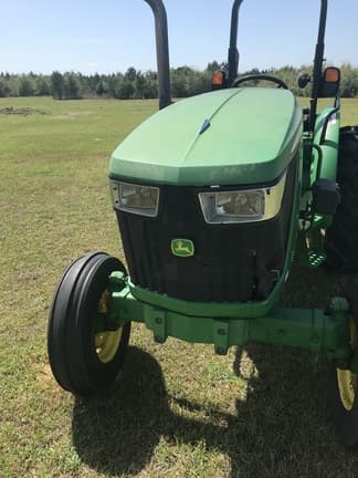Image of John Deere 5055E equipment image 4