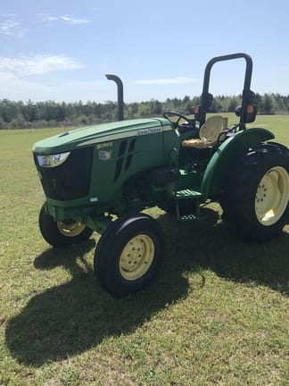 2017 John Deere 5055E Equipment Image0