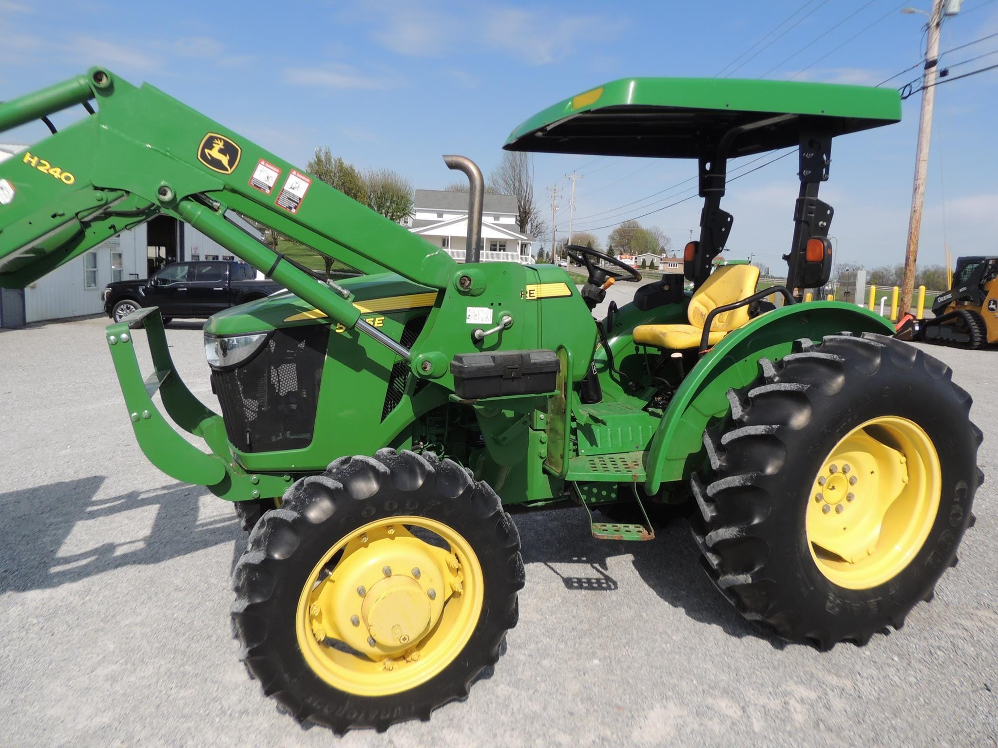 2017 John Deere 5065E Equipment Image0