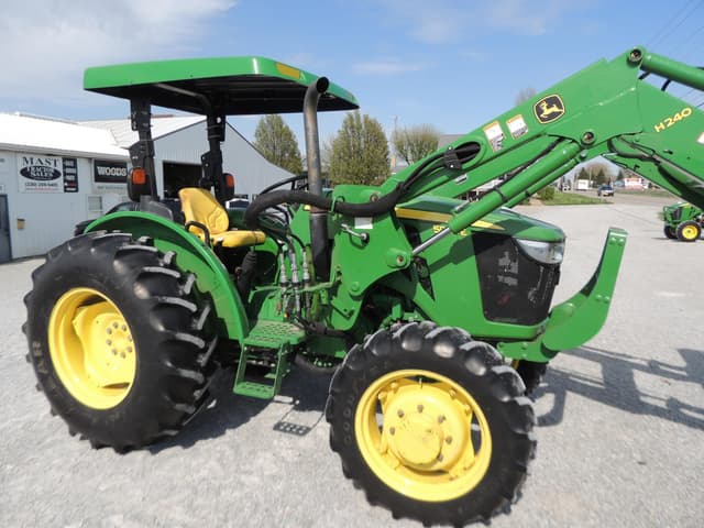 Image of John Deere 5065E equipment image 2
