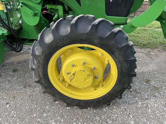 Image of John Deere 5065E equipment image 3