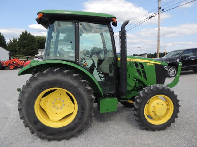 Image of John Deere 5065E equipment image 3