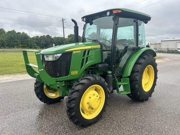 2017 John Deere 5065E Equipment Image0