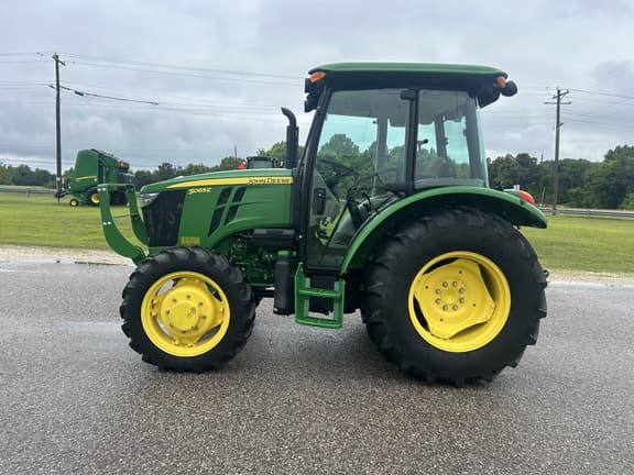 Image of John Deere 5065E equipment image 4