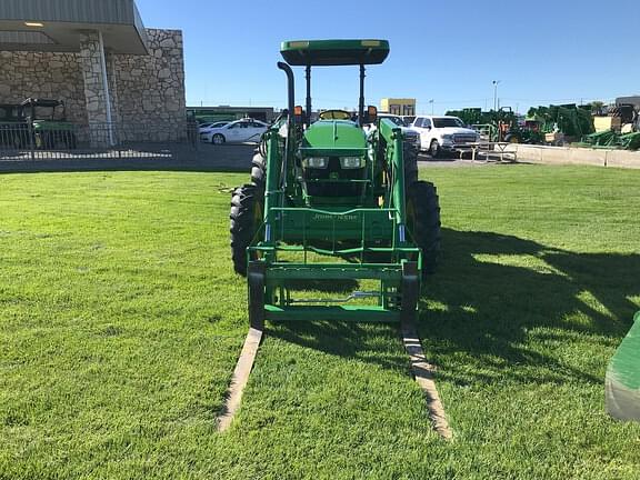 Image of John Deere 5065E equipment image 3