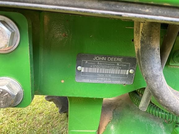 Image of John Deere 5075E equipment image 4