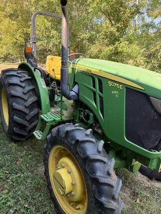 Image of John Deere 5075E equipment image 2