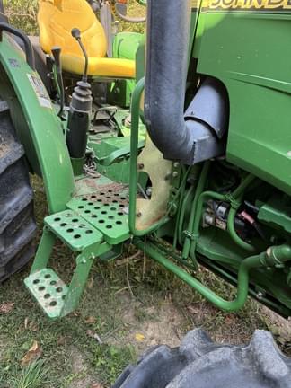 Image of John Deere 5075E equipment image 4
