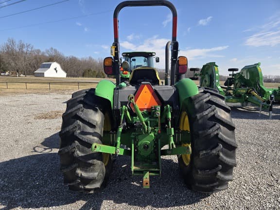 Image of John Deere 5075E equipment image 4