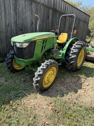 2017 John Deere 5075E Equipment Image0