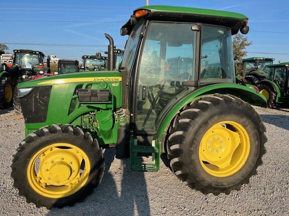 2017 John Deere 5075E Equipment Image0