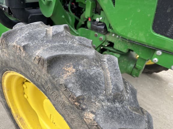 Image of John Deere 5075E equipment image 4