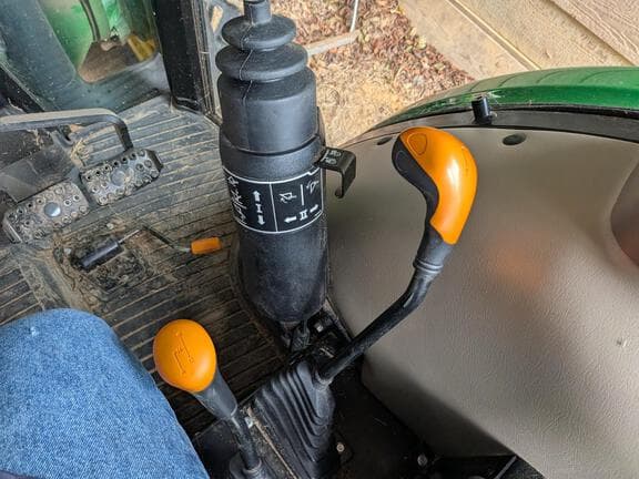 Image of John Deere 5075E equipment image 4