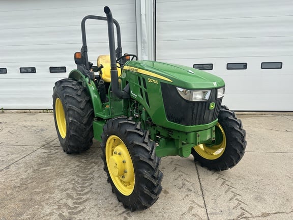 2017 John Deere 5075E Equipment Image0