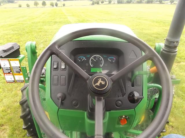 Image of John Deere 5075E equipment image 4