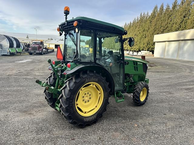 Image of John Deere 5075GV equipment image 4