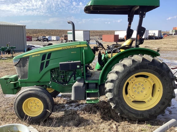 2017 John Deere 5075M Equipment Image0