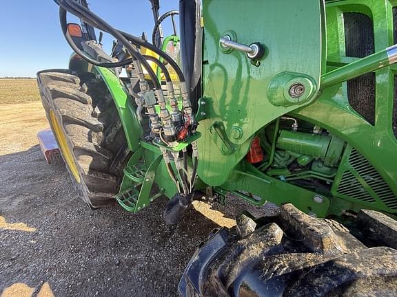 Image of John Deere 5085E equipment image 2