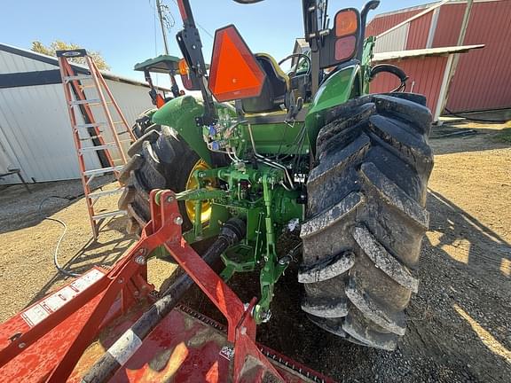 Image of John Deere 5085E equipment image 4