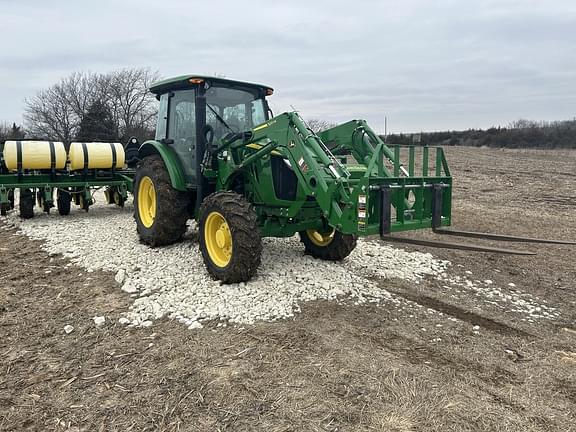 Image of John Deere 5085E equipment image 2