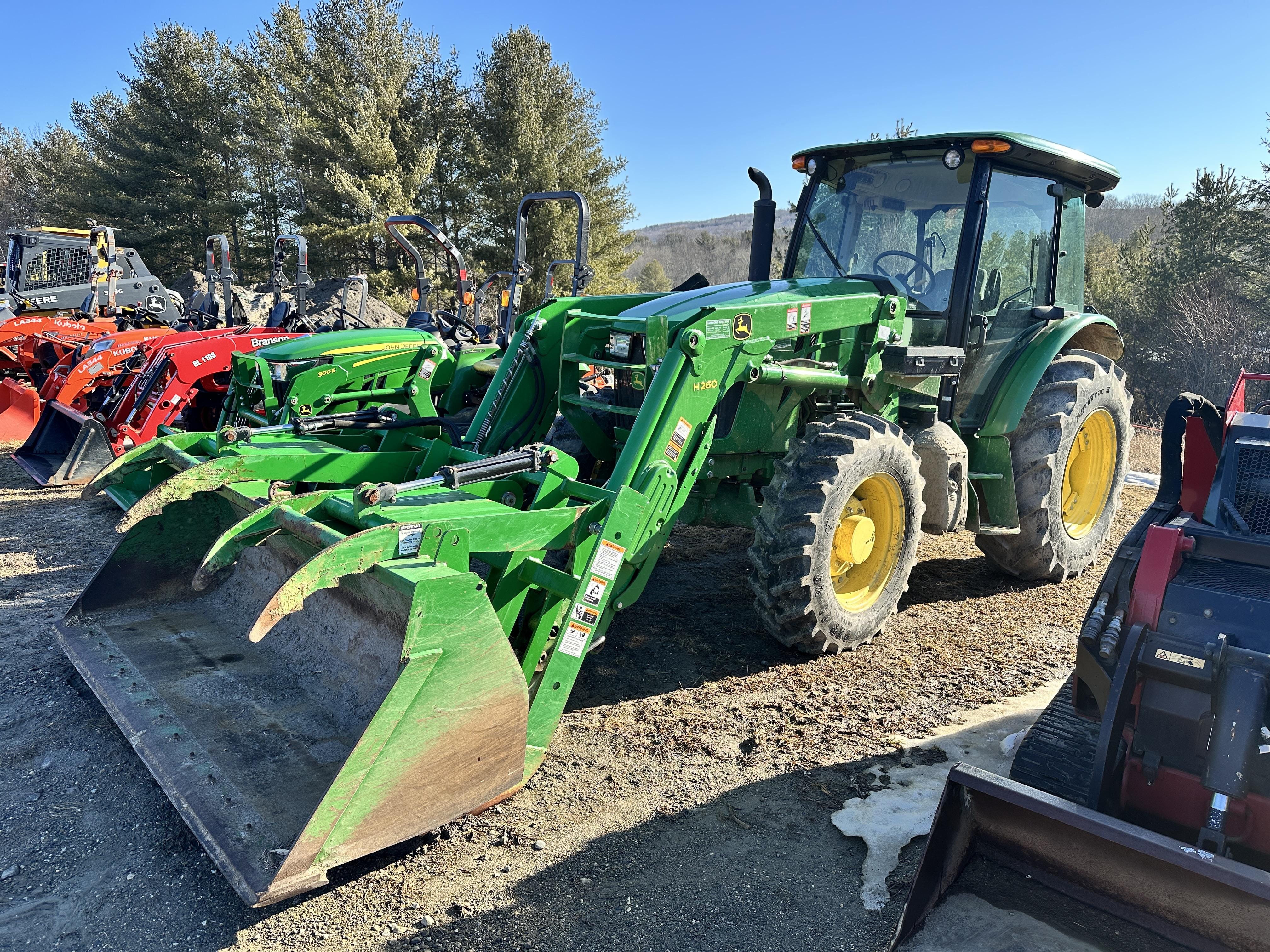 2017 John Deere 5085E Equipment Image0
