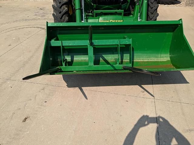 Image of John Deere 5085E equipment image 2