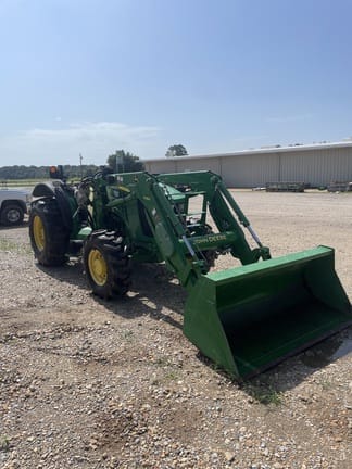 2017 John Deere 5085M Equipment Image0