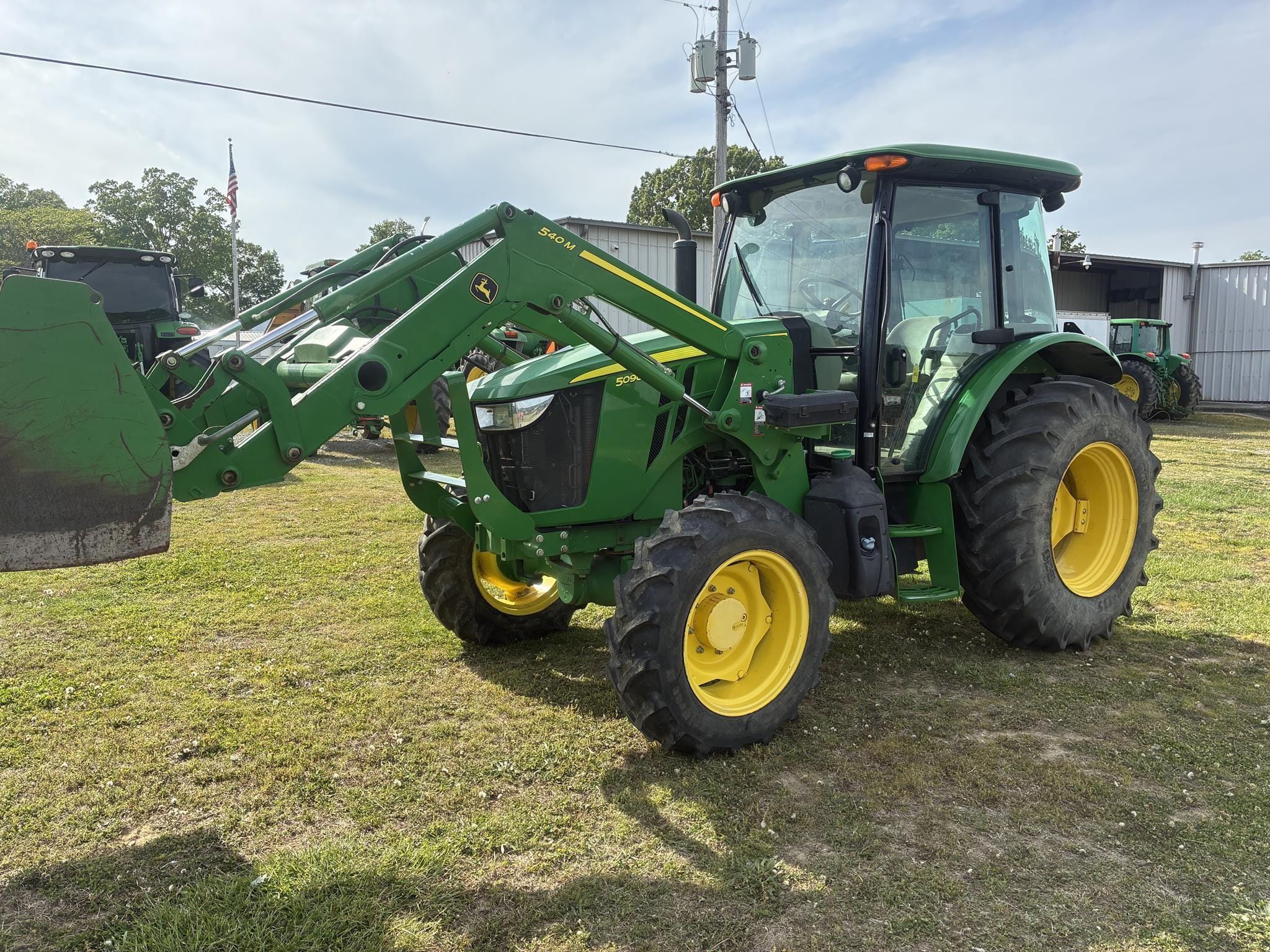 2017 John Deere 5090E Equipment Image0