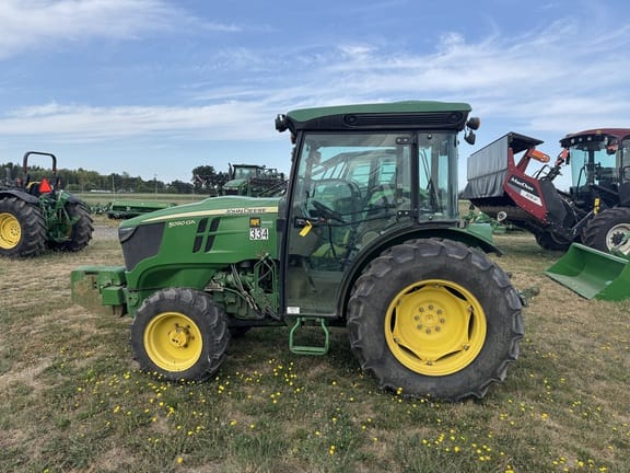 2017 John Deere 5090GN Equipment Image0