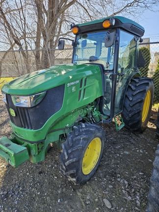 2017 John Deere 5090GV Equipment Image0