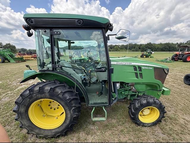 Image of John Deere 5090GN equipment image 4