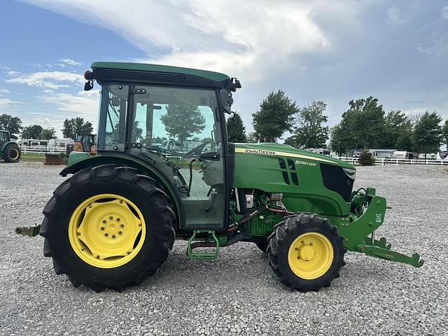 Image of John Deere 5090GN equipment image 3